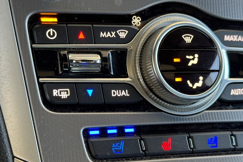 Lincoln MKZ Vehicle Full-screen Gallery Image 28