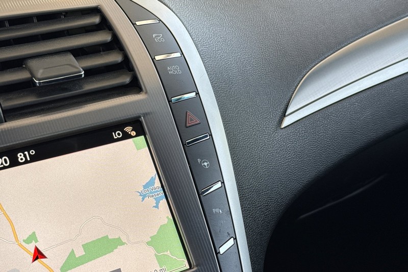 Lincoln MKZ Vehicle Full-screen Gallery Image 30