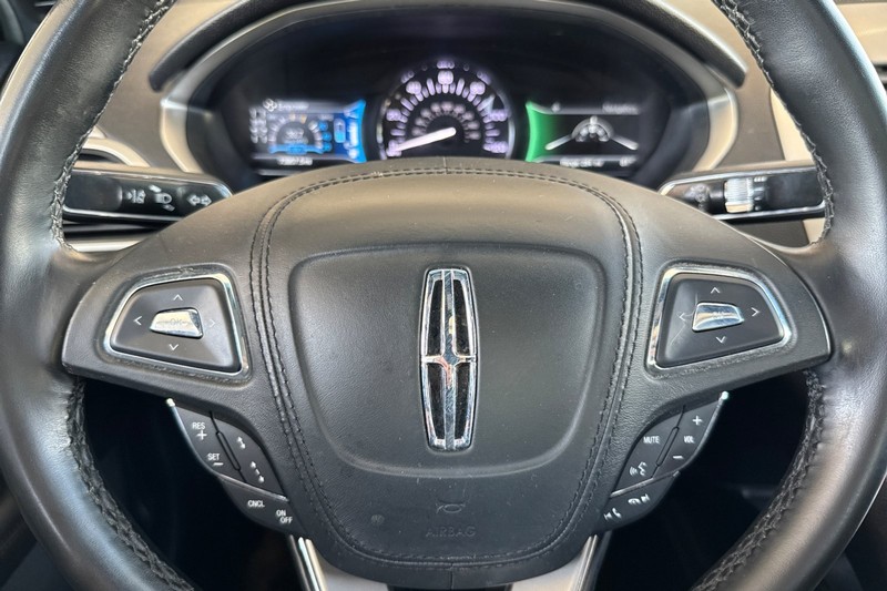 Lincoln MKZ Vehicle Full-screen Gallery Image 34