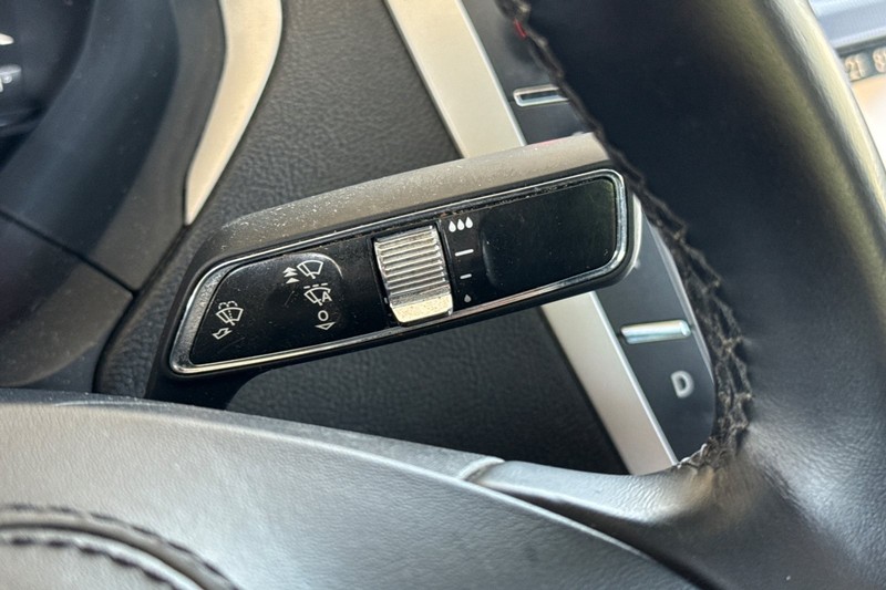 Lincoln MKZ Vehicle Full-screen Gallery Image 38