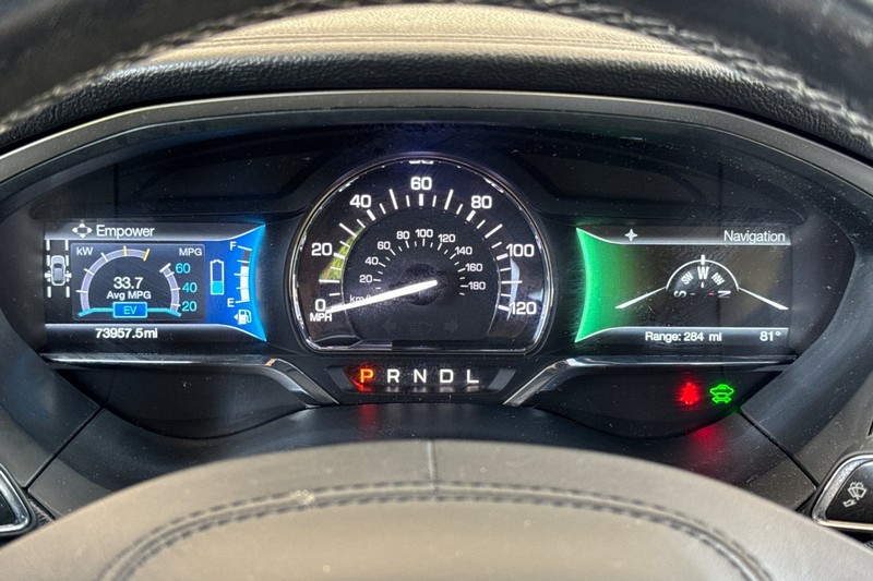 Lincoln MKZ Vehicle Full-screen Gallery Image 39