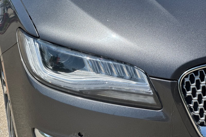 Lincoln MKZ Vehicle Full-screen Gallery Image 43