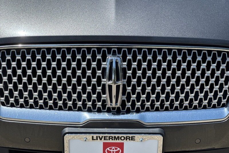 Lincoln MKZ Vehicle Full-screen Gallery Image 44