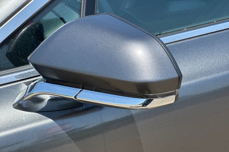 Lincoln MKZ Vehicle Full-screen Gallery Image 50