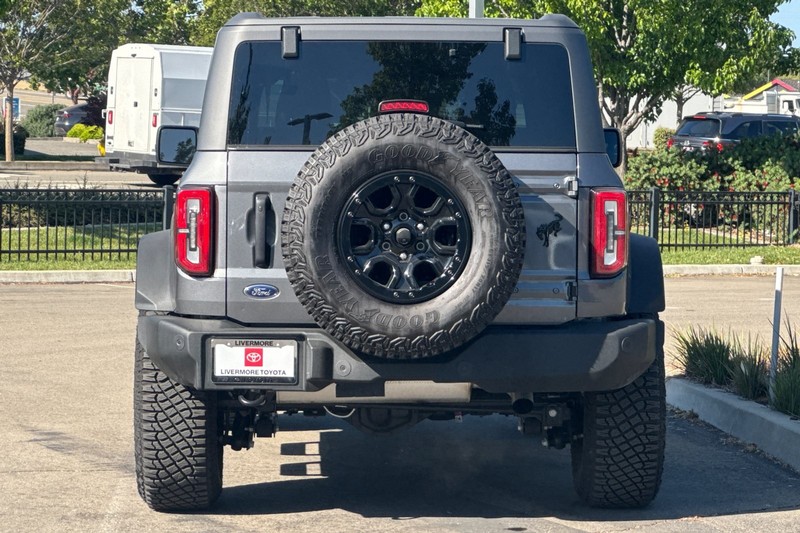 Ford Bronco Vehicle Full-screen Gallery Image 05