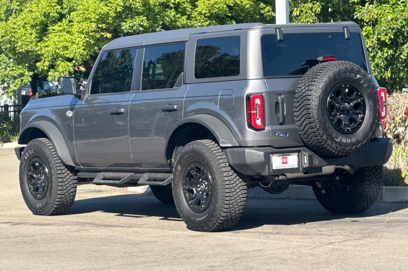 Ford Bronco Vehicle Full-screen Gallery Image 06