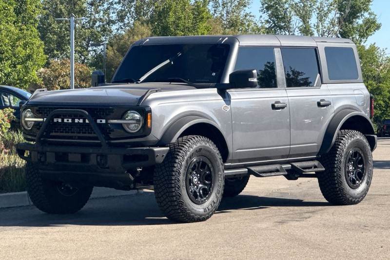 Ford Bronco Vehicle Full-screen Gallery Image 08