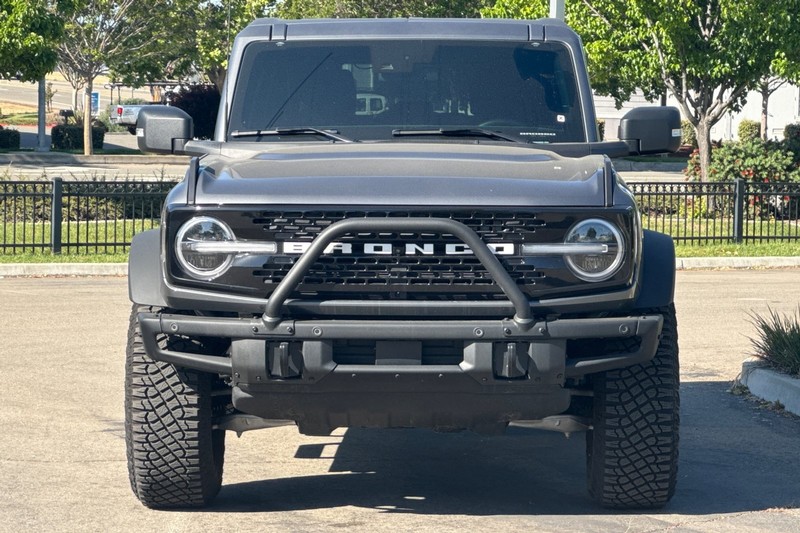 Ford Bronco Vehicle Full-screen Gallery Image 09