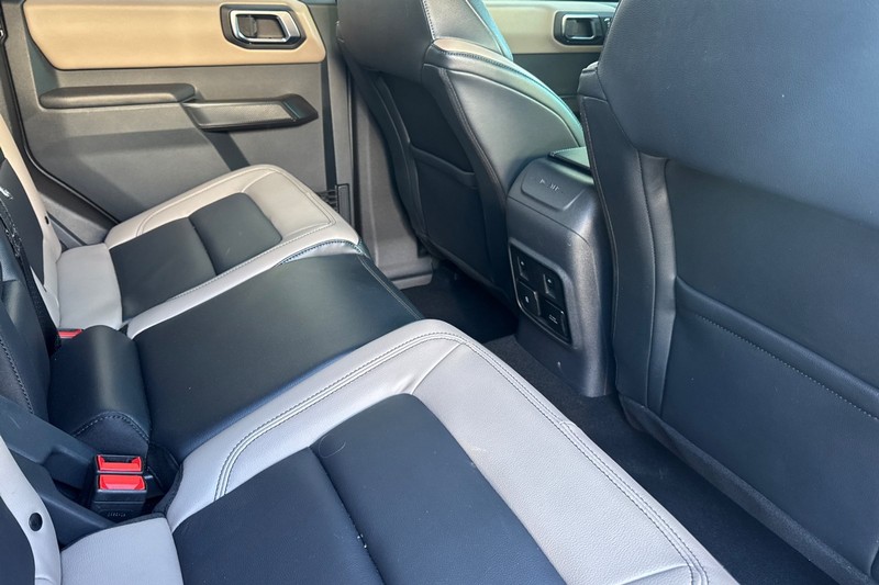 Ford Bronco Vehicle Full-screen Gallery Image 18