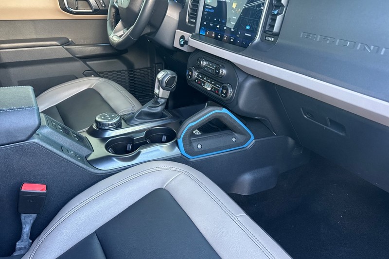 Ford Bronco Vehicle Full-screen Gallery Image 19