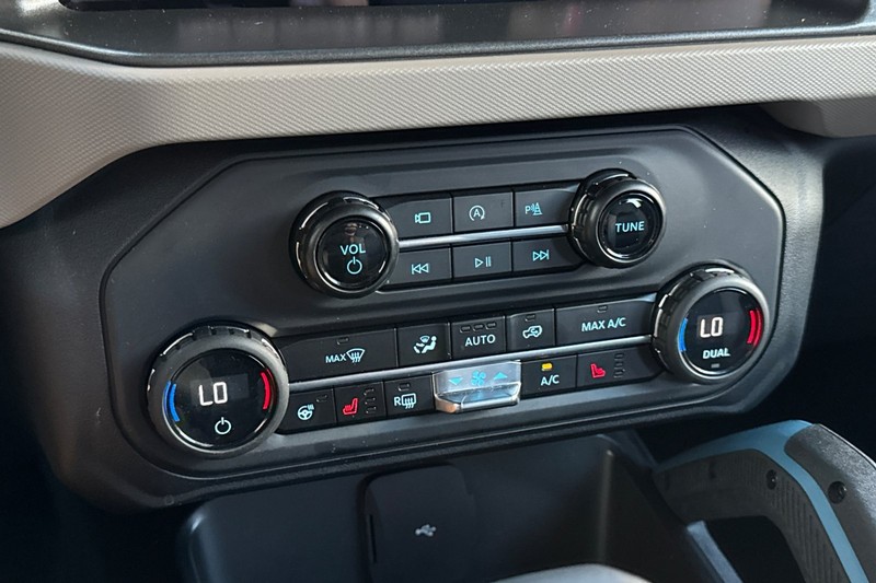 Ford Bronco Vehicle Full-screen Gallery Image 28