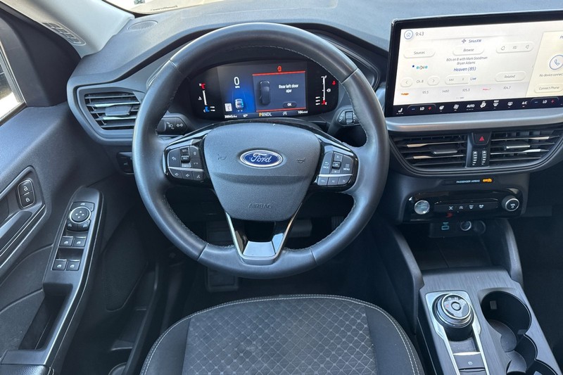 Ford Escape Vehicle Full-screen Gallery Image 16