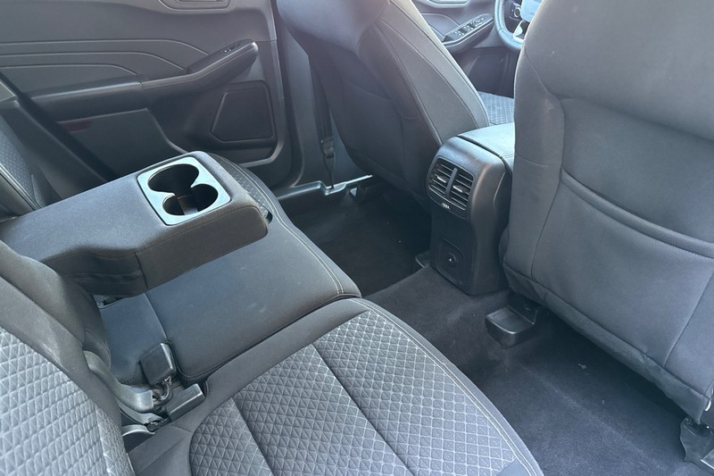 Ford Escape Vehicle Full-screen Gallery Image 18