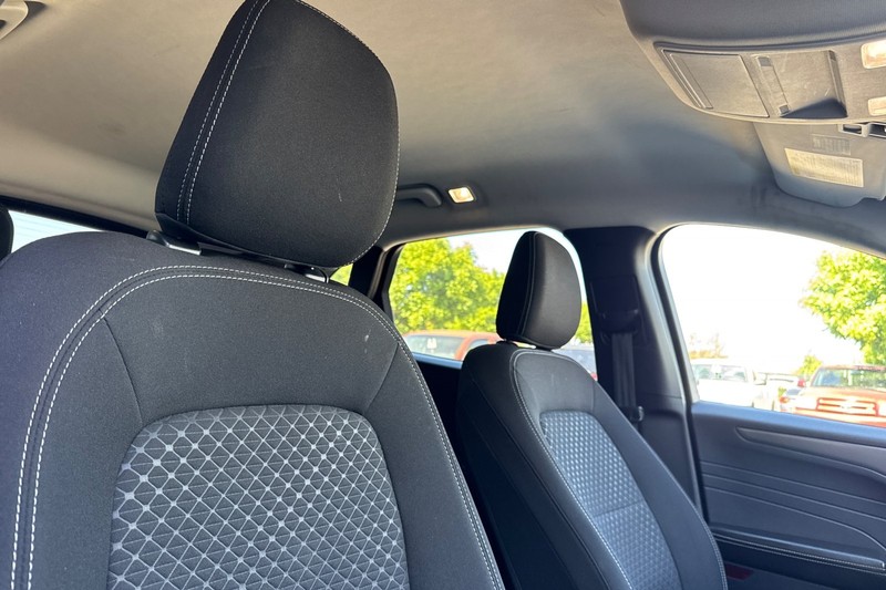 Ford Escape Vehicle Full-screen Gallery Image 20