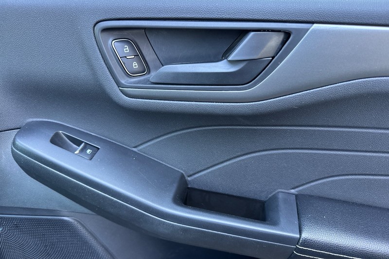 Ford Escape Vehicle Full-screen Gallery Image 21