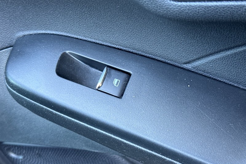 Ford Escape Vehicle Full-screen Gallery Image 22