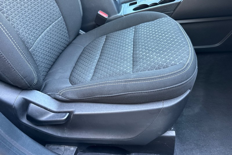Ford Escape Vehicle Full-screen Gallery Image 23