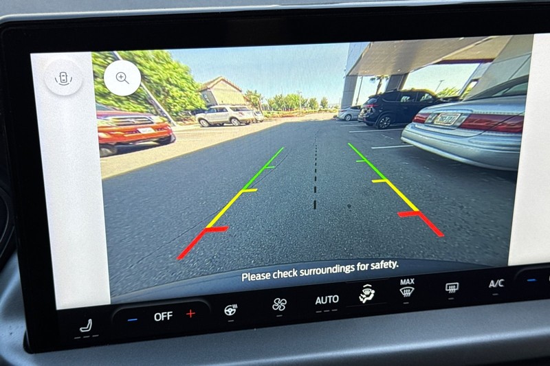 Ford Escape Vehicle Full-screen Gallery Image 27