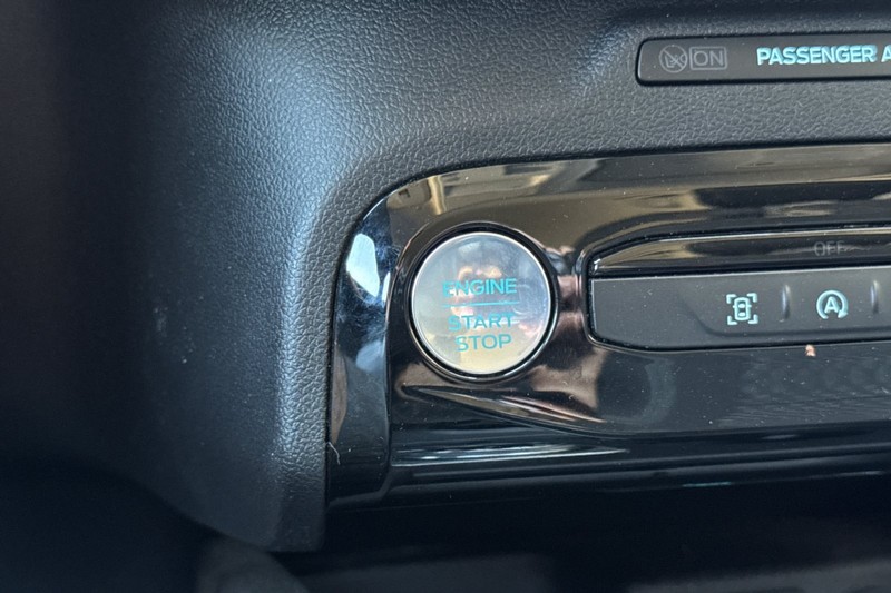 Ford Escape Vehicle Full-screen Gallery Image 34