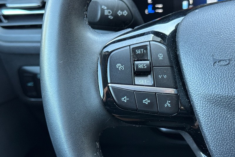 Ford Escape Vehicle Full-screen Gallery Image 36