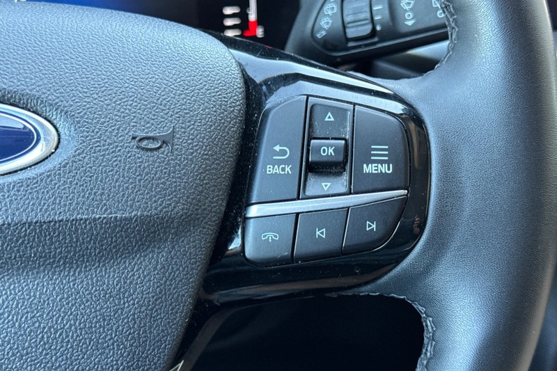 Ford Escape Vehicle Full-screen Gallery Image 38