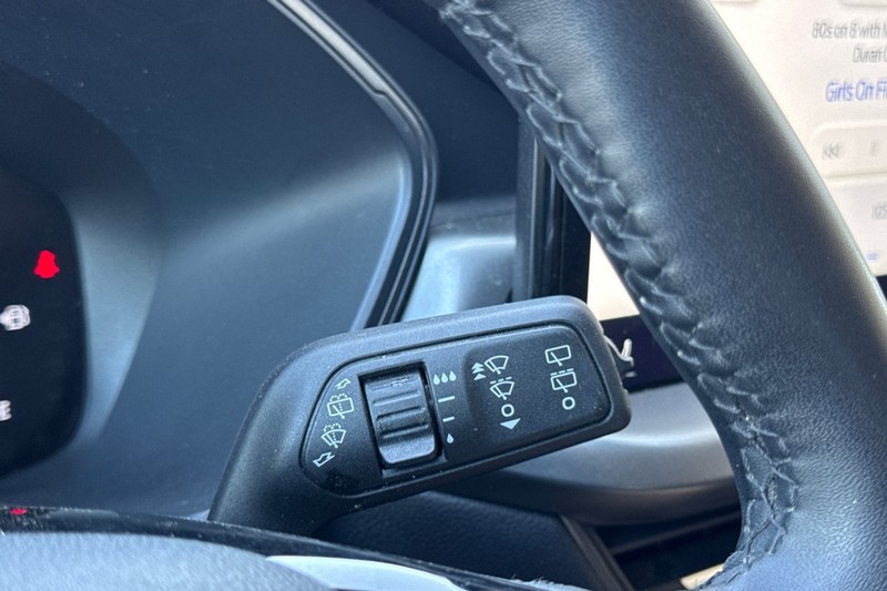 Ford Escape Vehicle Full-screen Gallery Image 39