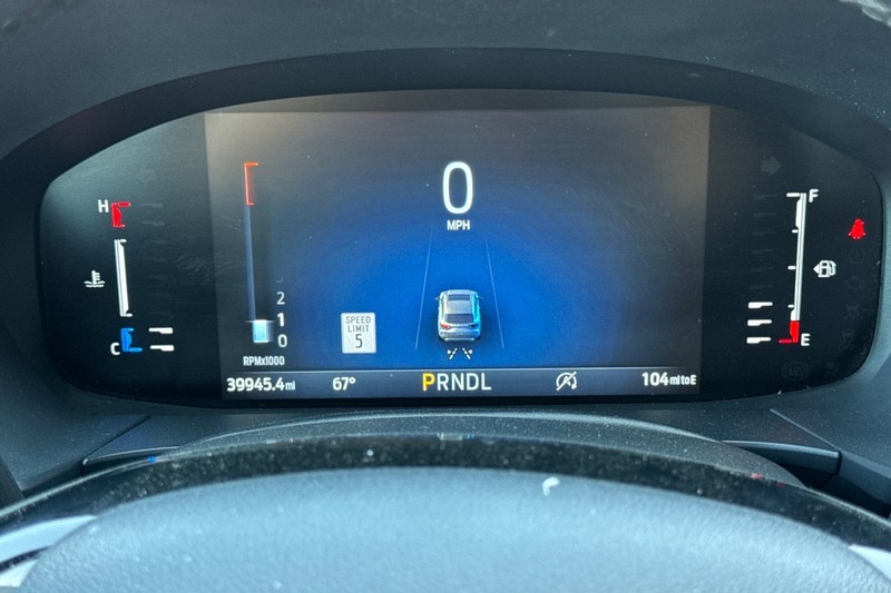 Ford Escape Vehicle Full-screen Gallery Image 40