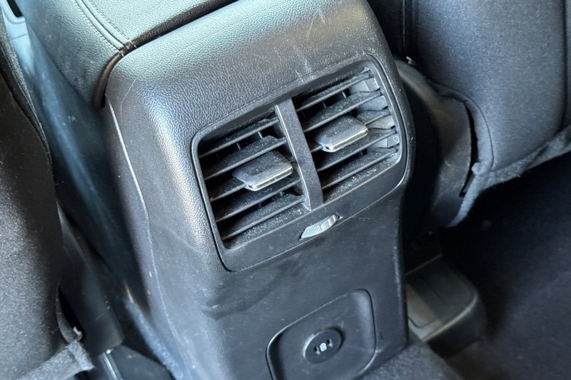Ford Escape Vehicle Full-screen Gallery Image 43