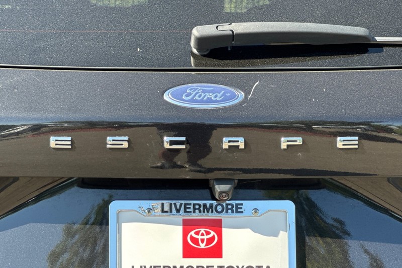 Ford Escape Vehicle Full-screen Gallery Image 49