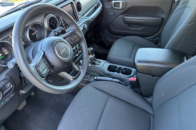 Jeep Wrangler 4xe Vehicle Full-screen Gallery Image 10