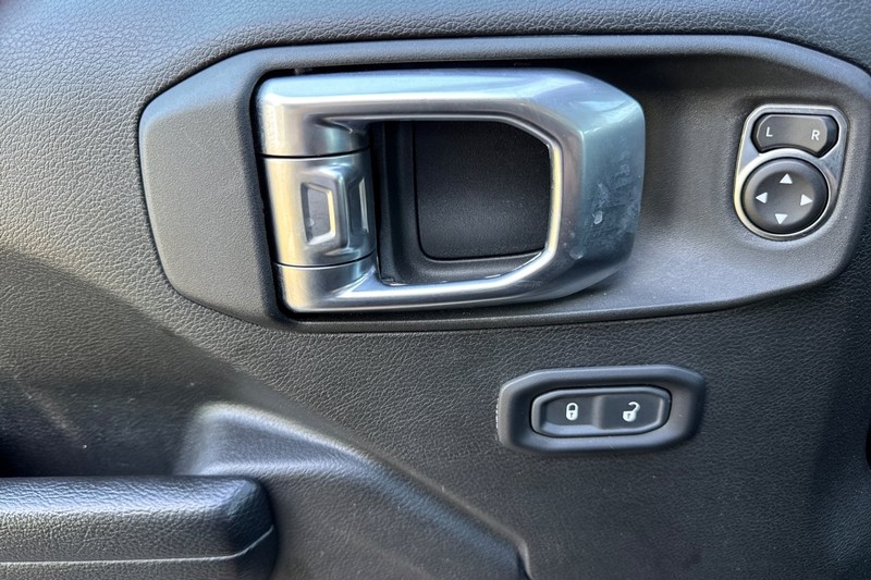 Jeep Wrangler 4xe Vehicle Full-screen Gallery Image 11