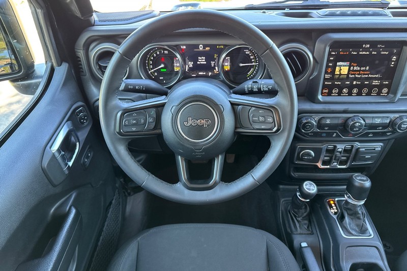 Jeep Wrangler 4xe Vehicle Full-screen Gallery Image 16