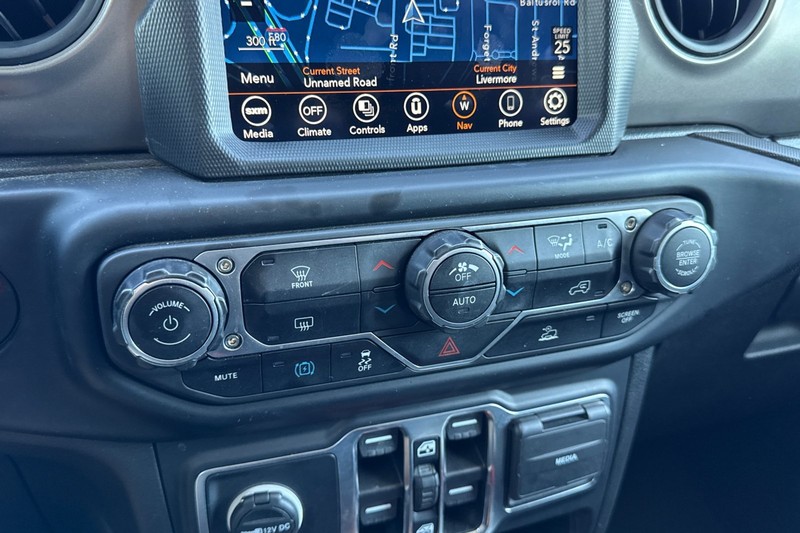 Jeep Wrangler 4xe Vehicle Full-screen Gallery Image 28