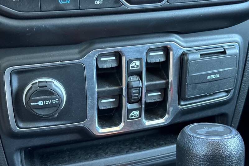 Jeep Wrangler 4xe Vehicle Full-screen Gallery Image 31