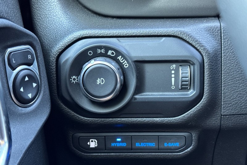 Jeep Wrangler 4xe Vehicle Full-screen Gallery Image 43
