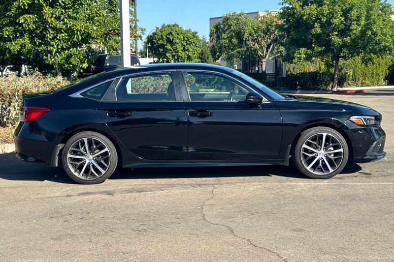 Honda Civic Sedan Vehicle Full-screen Gallery Image 03
