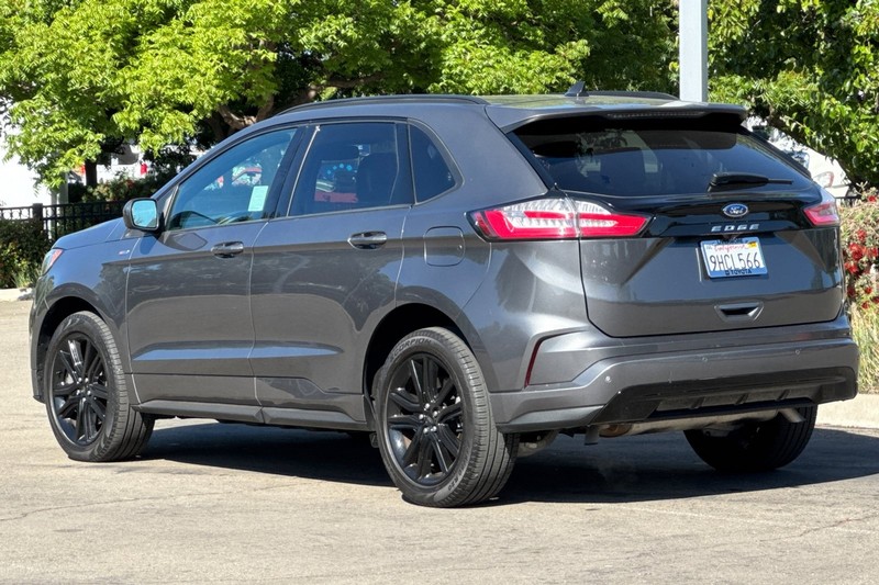 Ford Edge Vehicle Full-screen Gallery Image 06