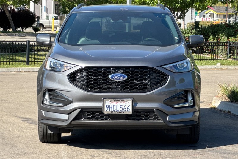 Ford Edge Vehicle Full-screen Gallery Image 09