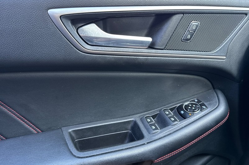 Ford Edge Vehicle Full-screen Gallery Image 11