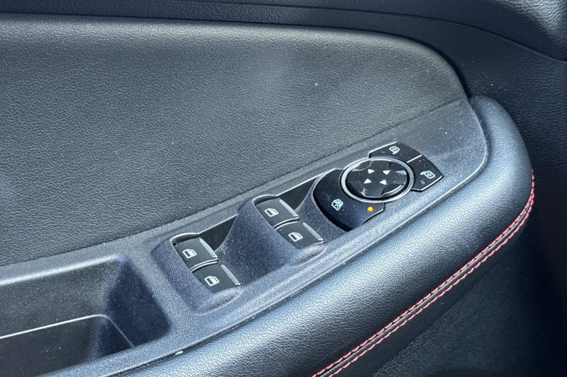 Ford Edge Vehicle Full-screen Gallery Image 12