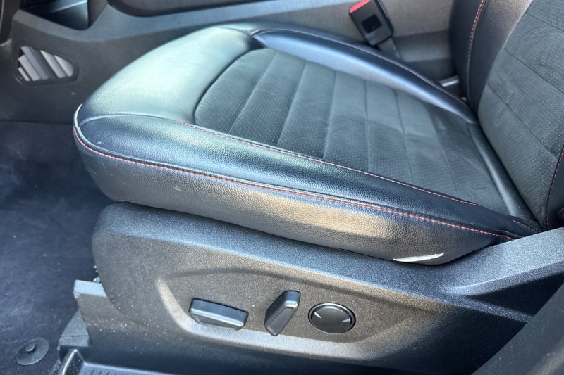 Ford Edge Vehicle Full-screen Gallery Image 13