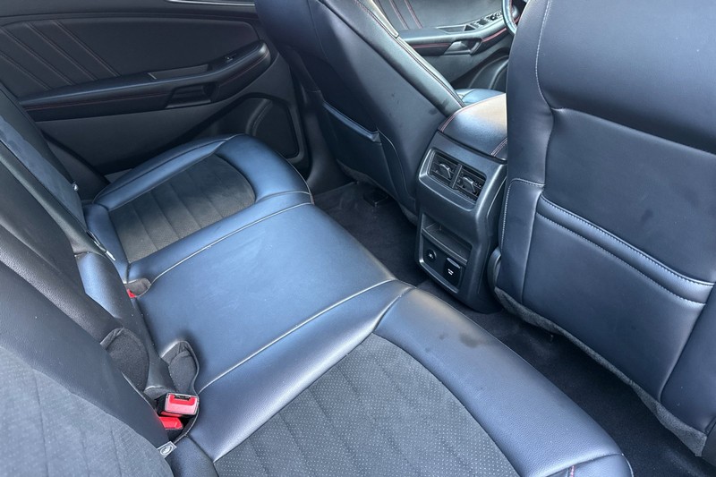 Ford Edge Vehicle Full-screen Gallery Image 18