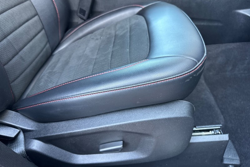 Ford Edge Vehicle Full-screen Gallery Image 23