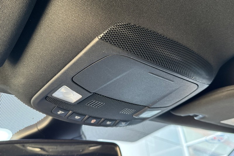 Ford Edge Vehicle Full-screen Gallery Image 24