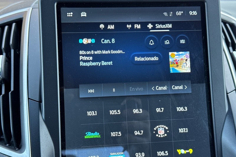 Ford Edge Vehicle Full-screen Gallery Image 26