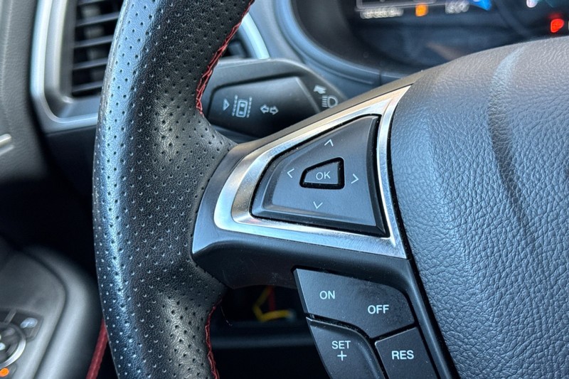 Ford Edge Vehicle Full-screen Gallery Image 36