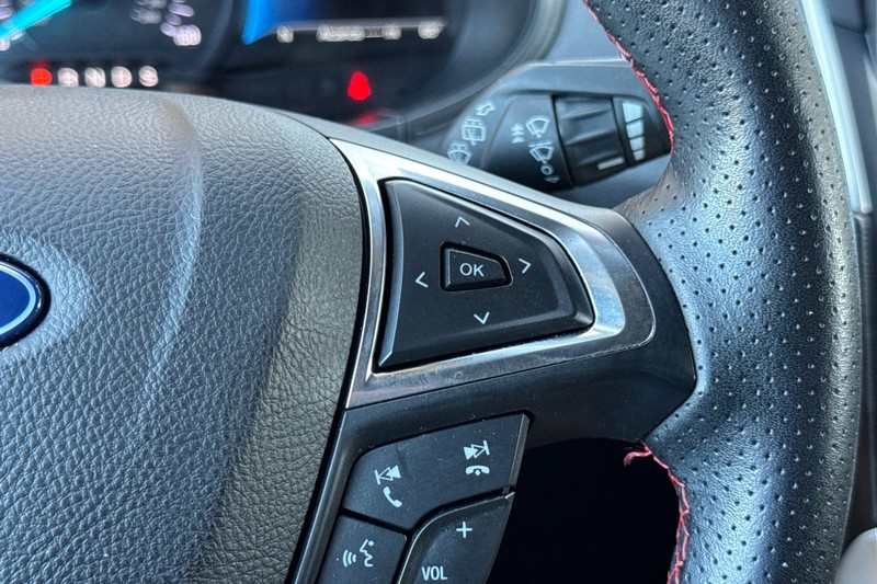 Ford Edge Vehicle Full-screen Gallery Image 38