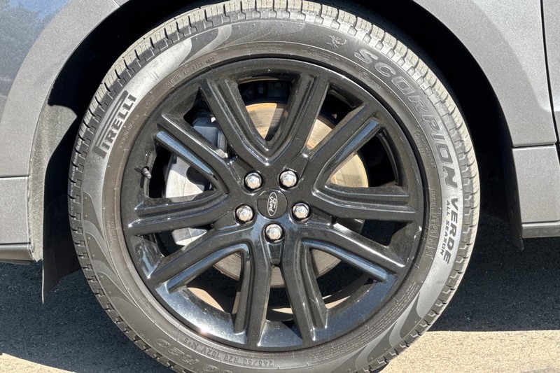 Ford Edge Vehicle Full-screen Gallery Image 45