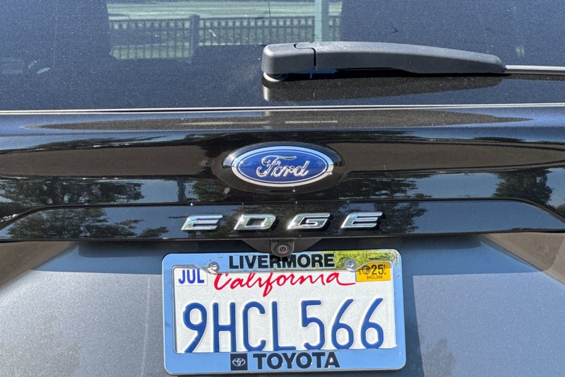 Ford Edge Vehicle Full-screen Gallery Image 49