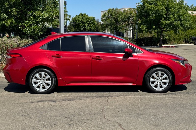 Toyota Corolla Vehicle Full-screen Gallery Image 03